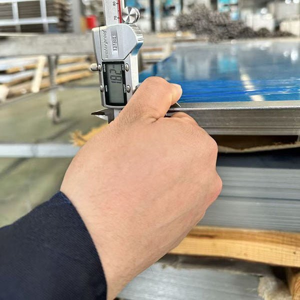 Raw material inspection at Haofeng Cooling factory