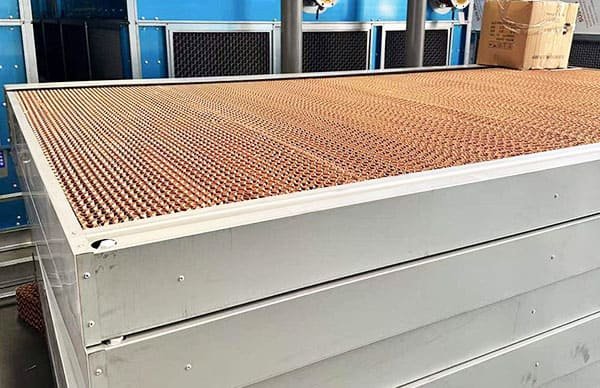 Adiabatic evaporative cooling pads